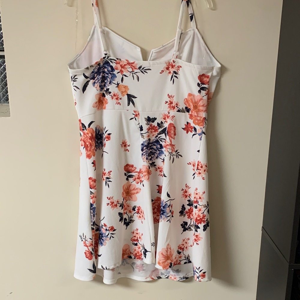 Floral Print Sleeveless Dress - Picture 2 of 6